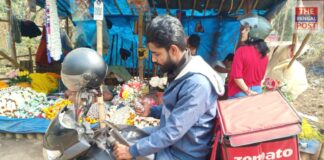 Valentine Day: ‘ভালোবাসার মানুষের হাতে ফুল তুলে দিয়েই কাজ শুরু করব…’, ডেলিভারি বয় আমনের কথা মন ছুঁয়ে গেল দোকানদারেরও thebengalpost.net
